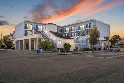 Cozy Condo one block from the famous Wildwood boardwalk and beach! Hotels in 