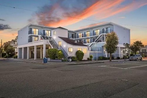 Cozy Condo one block from the famous Wildwood boardwalk and beach!