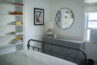 Lordship Charmer HAS IT ALL! Comfortable stay, accessible, family friendly! Hotels in Stratford