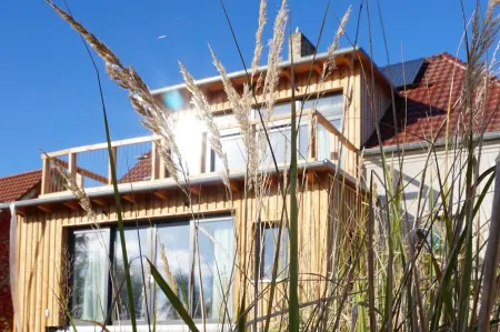 Fewo EG am Fluss mit Terrasse - Eine Grüne Oase