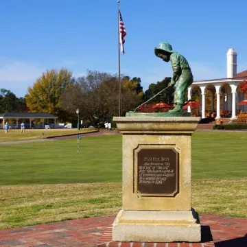 Renovated, Ground Level, 2 Br 2 BA, WiFi, Cable, Pool. 4 Individuals Max.