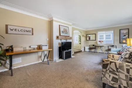 Cozy home near university, Pet-Friendly & Family-Friendly Neighborhood Отели в г. Толедо