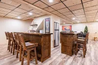 4-bedroom cabin just 10 minutes from Adirondack Park