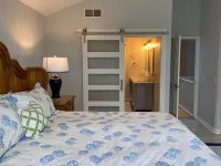 Family Friendly Home, Pool, Huge Yard, Gardens, Firepit, Close to Beaches Towns
