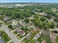 Cozy Home Steps from Lambeau Field: Charming Retreat in the Heart of Green Bay
