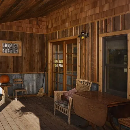 Cozy, Rustic Cabins near Chico Hot Springs & only 35 mins to YELLOWSTONE PARK!!