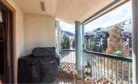 Spacious 2BD + Den, Ski In OutIn the Heart of Beaver Creek VillagePool jacuzzi