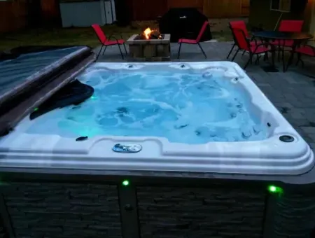 Platinum Paradise-Private Hot Tub-Gas Firepit-Located In BEND-30 Min to Bachelor Отели рядом с достопримечательностью «Хай Десерт Музеум»