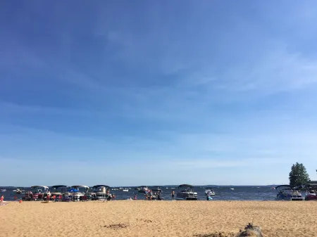 Relax & Recharge! Tranquil Family-Owned, Sebago Lake Area, Pets free