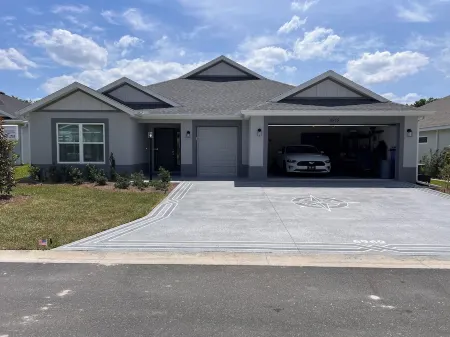 New 3 bedroom/3 bathroom home with pool and hot tub in Lake Denham!!