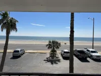 Honeymoon Suite; Whirlpool and Beautiful Oceanview