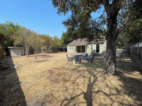 Charming, cozy cottage located 1/2 mile, or 3 min. walk to Kyle Field.