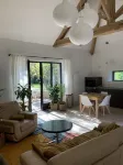 In the heart of wine-growing Anjou, renovated gîte on a 10-hectare estate Hotel a Maine e Loira