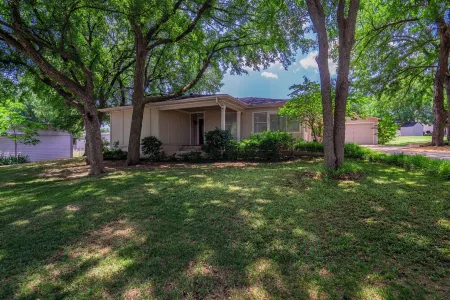 Lake Texoma Splash! Pool/hot tub, 1.5 miles to Highport Marina on Lake Texoma!