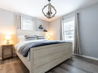 Chic~AquaCottage/Walk2Beach/FencedYard/GameRM Hotels in Park Township