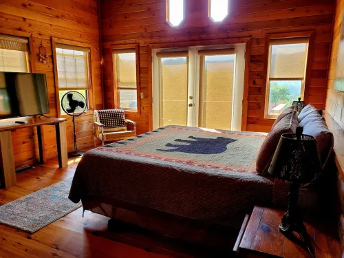 Year-round Mountain Views,  Pet Friendly  Just 5 miles to downtown Blue Ridge