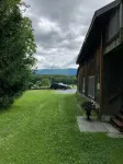 Quiet, spacious, private, beautiful views above art studio