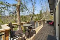 North Bay Lounge-NEW! Lake cabin: Gameroom and Lake Access! AC included