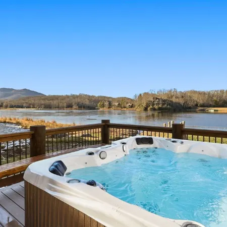 Lakefront Home in 100 Acre Community/Mountain Views, Shopping & Dining All Close