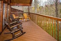 Cabin Located Within The Heart Of The Smokies*Grill*AC*Free WiFi*Hot Tub*Pool.
