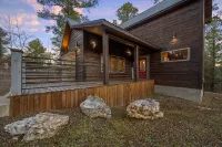 Midnight Rhapsody-Romantic Cabin with Large Jacuzzi Tub & Outdoor Gas Fireplace