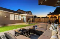 Lux Stay w/ Sauna, BBQ, Firepit, Outdoor Dining, Air Hockey Close to Hard Rock !