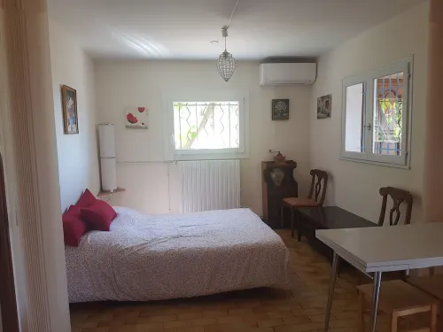 GROUND FLOOR OF VILLA facing the tip of Giens