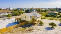 Sunshine Beach House - Private Pool - 5 minute walk to beaches - Pet friendly