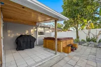 Sunny Escape in Pinellas Park