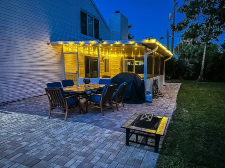 Serenity of West Palm Beach - 5 bed 4 bath Heated Pool and Hot Tub - 3 mi PBI Отели рядом с достопримечательностью «Маунтс Ботаникал Гарден»