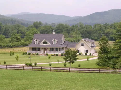 Cozy, Fully Furnished Mountain Retreat – Perfect for Nature Lovers!
