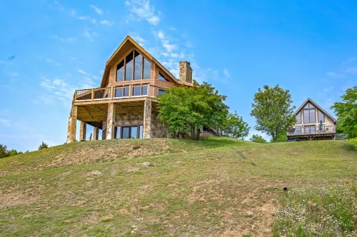 Lakefront Cabin with Stunning Mountain Views, Sleeps 6, on Douglas Lake - 4 stjerner