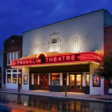Bluebird Cottage in the Heart of Historic Downtown Franklin