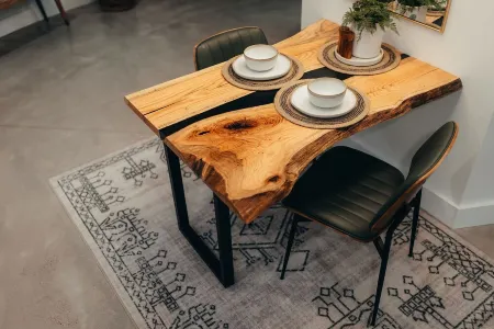 The Grain Binn: Lux / hot tub / unique stay/ king bed / gas fireplace