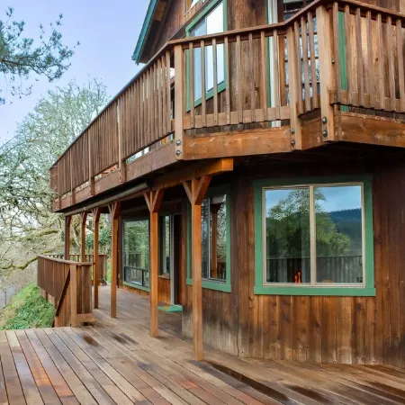 Cozy & Quiet 2 bdrm private Treehouse getaway with Amazing Views minutes from UO