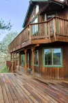 Cozy & Quiet 2 bdrm private Treehouse getaway with Amazing Views minutes from UO