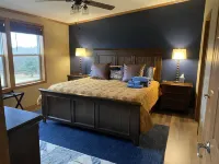 Modern cabin with hot tub, 60 acres with elk views, at the top of Winslow Hill
