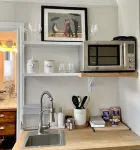 Beautiful Modern In-town Studio with Kitchenette - steps from Gondola!