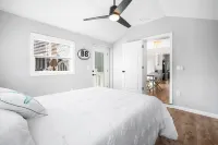 Beach Bungalow -- 1.5 Blocks to Beach!