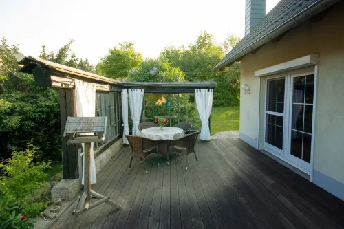 Lovingly furnished, cozy cottage in country style.