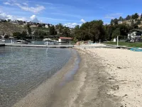 Lakefront Studio Condo~Step into the Lake at Spader Bay 쉐란 호텔