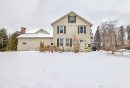 Large Cozy -2 floor, 2-bedroom condo with WiFi, Game Room, 5 Minutes to Stowe