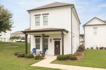 Oxford Oasis: 4BD/4.5BA by Ole Miss and the Square