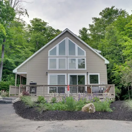 Luxe Mountain Escape ~ Sauna ~ Hot Tub ~ Pool Table ~Arcade Games~ Massage Chair