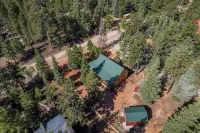 Cozy Cabin & Hot Tub Pet Friendly with AC and Fast WiFi in Duck Creek Village