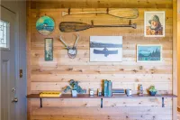 Olympic Retreat:3 BR, detached cottage & hot tub close to Olympic National Park!