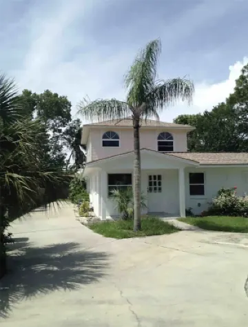 Private Suite near the Beach