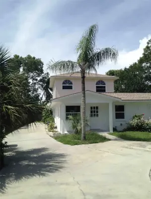 Private Suite near the Beach