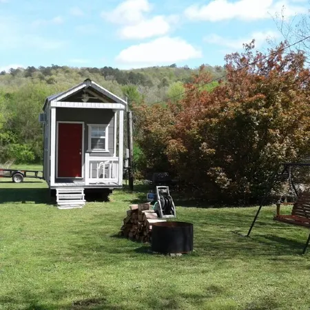 The Tiny House Experience 6m North of Mnt. View Ark. on N. Riverview Rd Cr 186 Отели в г. Изард