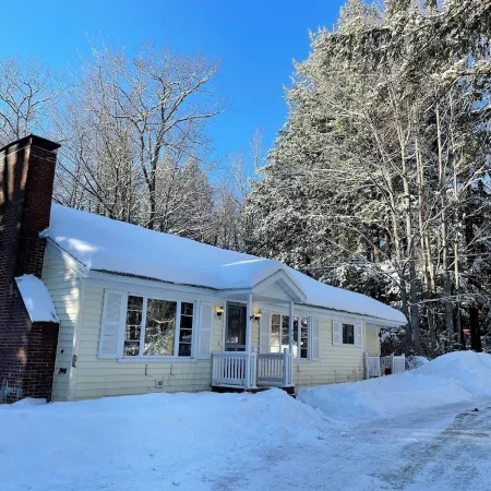 Cozy & Rustic Cottage, Close to North Conway & Storyland, Perfect for Families!